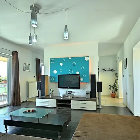Villa Comfortable Villa With Swimming Pool In Nedescina *