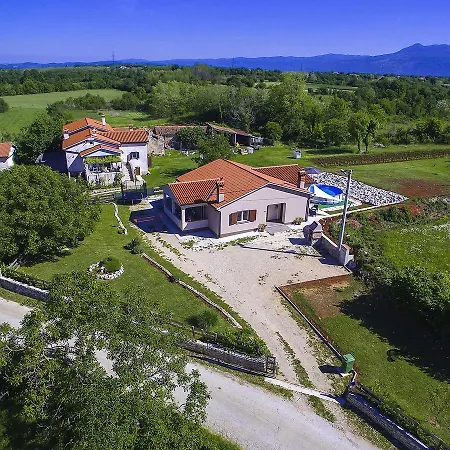 Comfortable Villa With Swimming Pool In Nedescina Villa