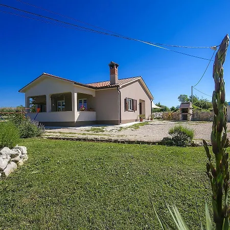 Comfortable Villa With Swimming Pool In Nedescina Villa *